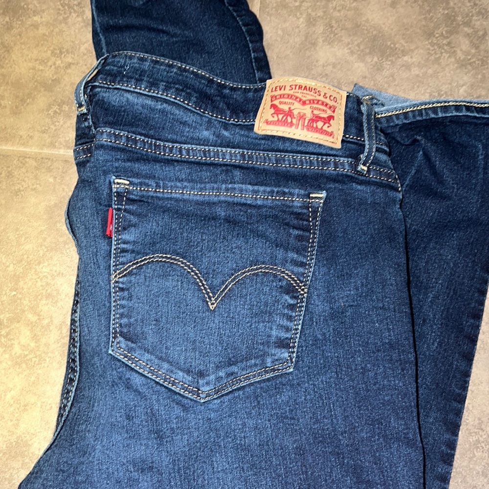 Womens Levi jeans